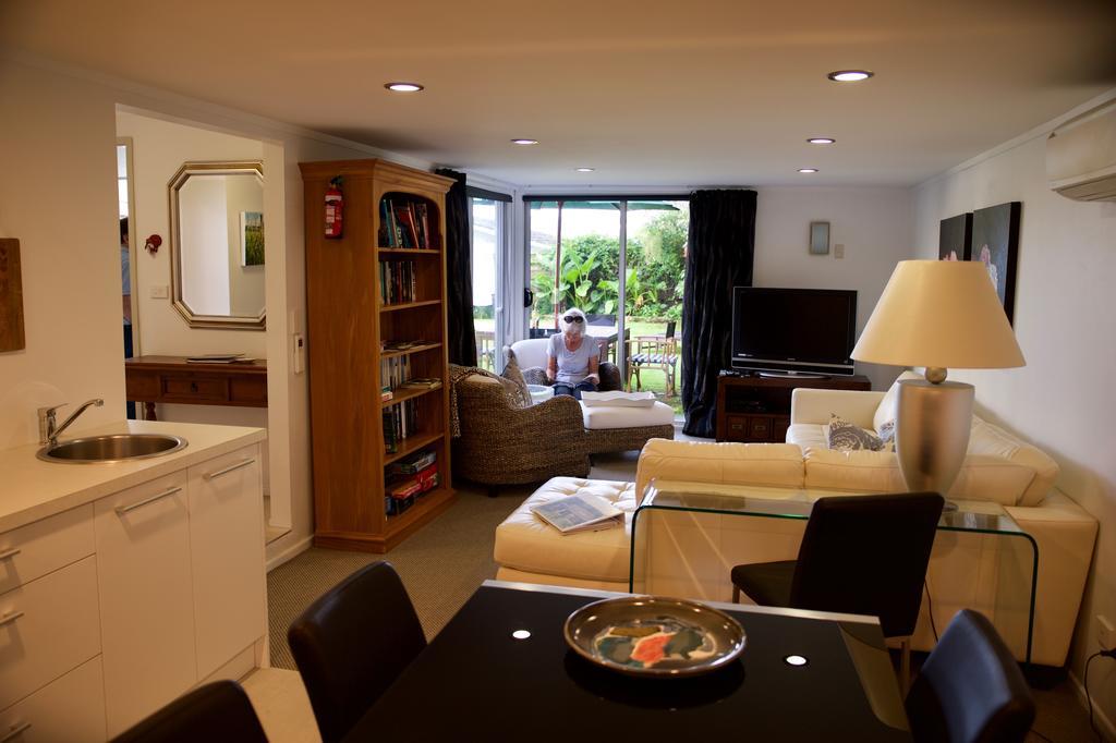 Sunny Glen Cottage Waikanae Exterior foto